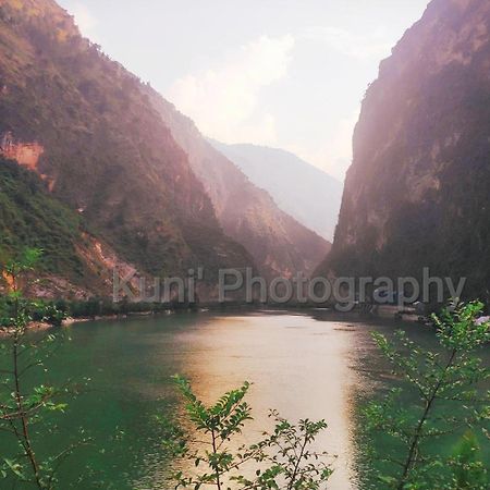 Tirthan Grand Riverside Banjār Exterior foto