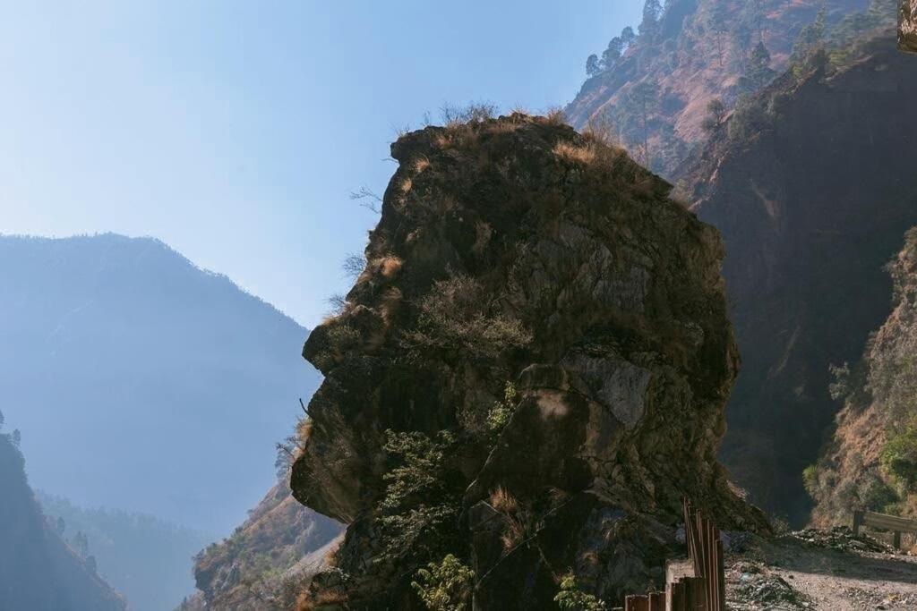 Tirthan Grand Riverside Banjār Exterior foto