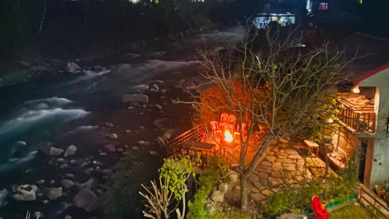 Tirthan Grand Riverside Banjār Quarto foto