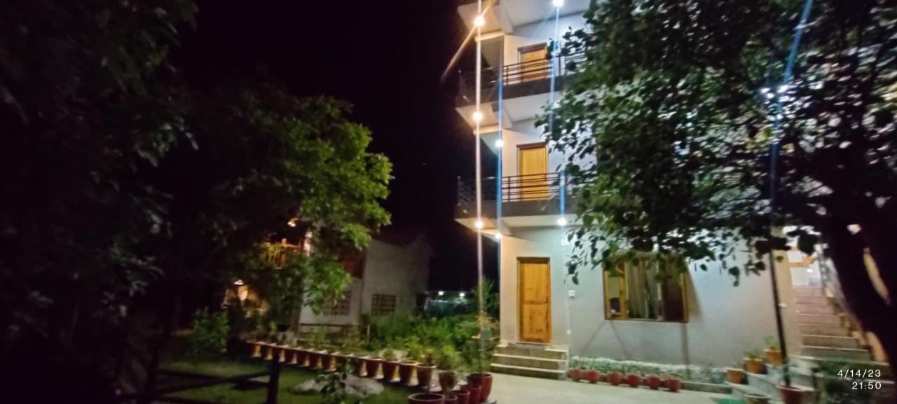 Tirthan Grand Riverside Banjār Exterior foto