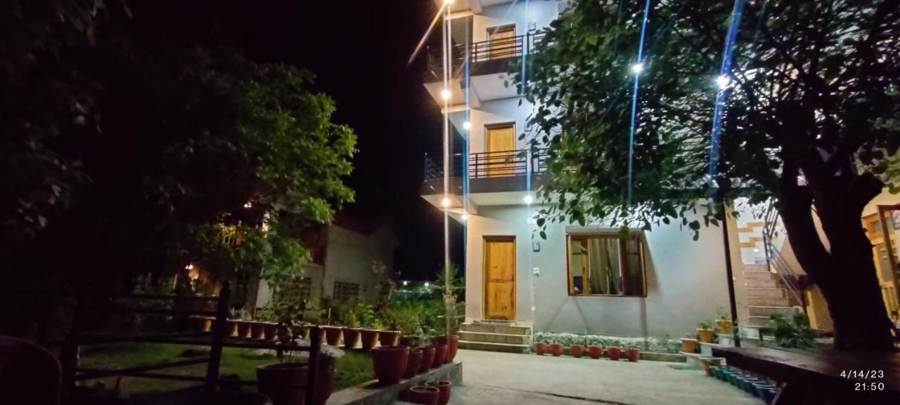 Tirthan Grand Riverside Banjār Exterior foto