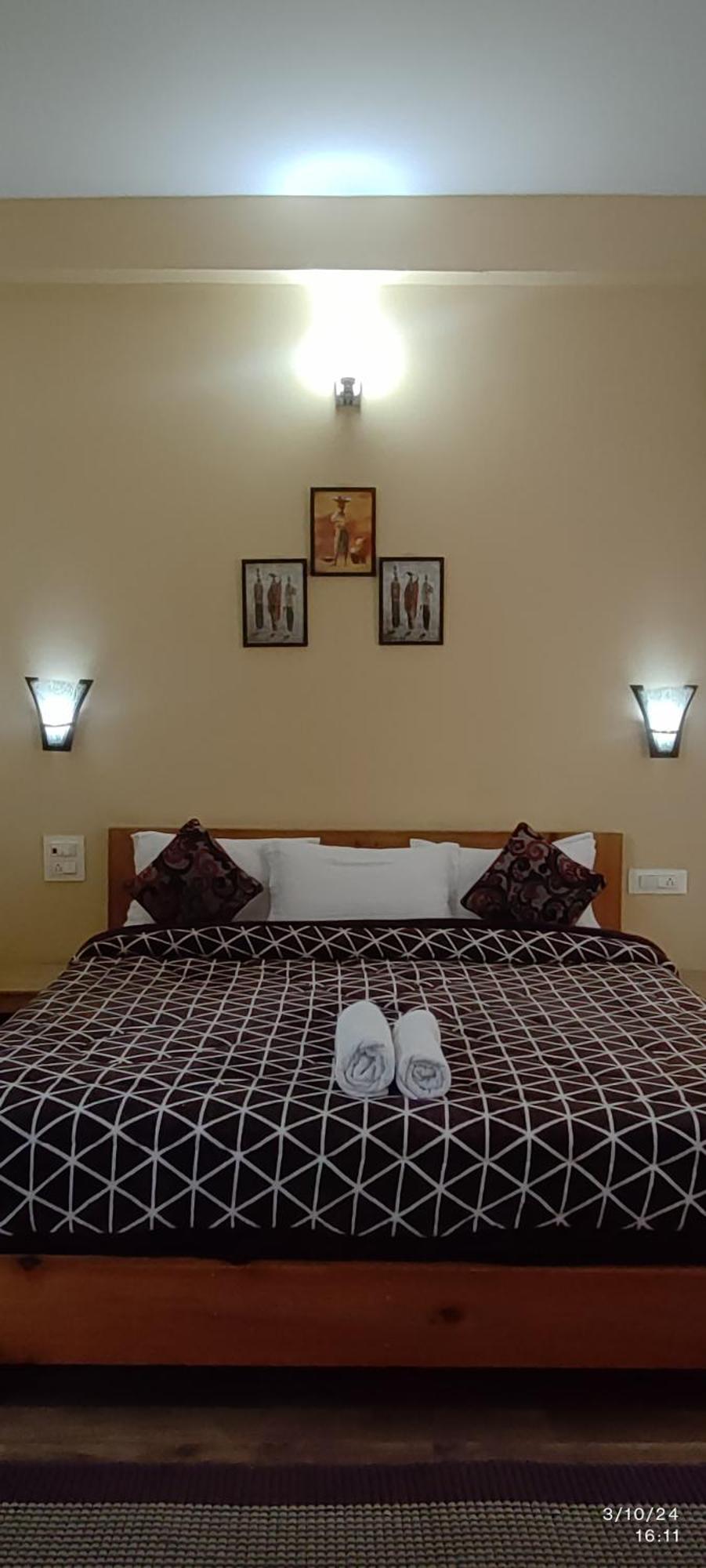 Tirthan Grand Riverside Banjār Exterior foto