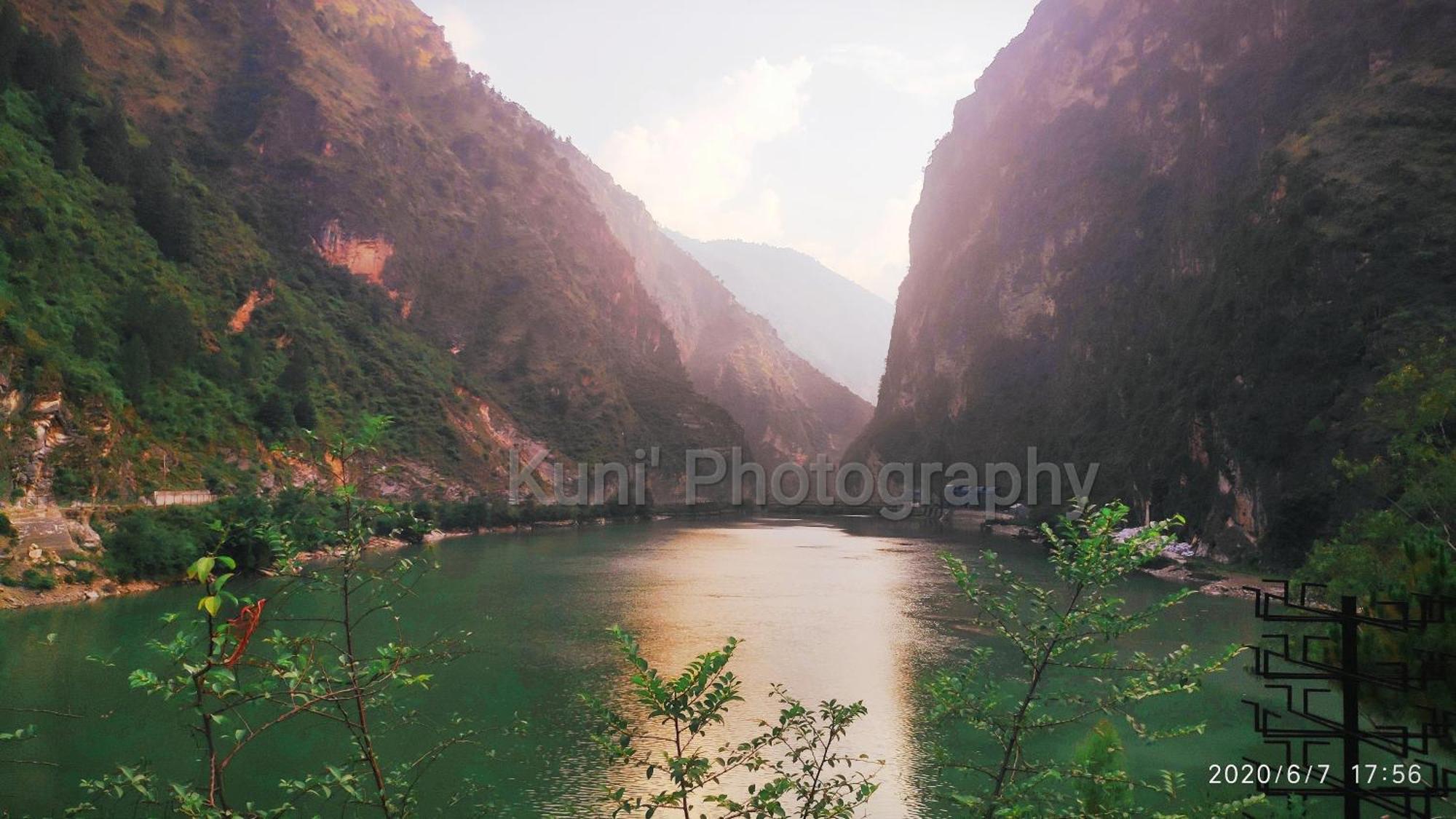 Tirthan Grand Riverside Banjār Exterior foto