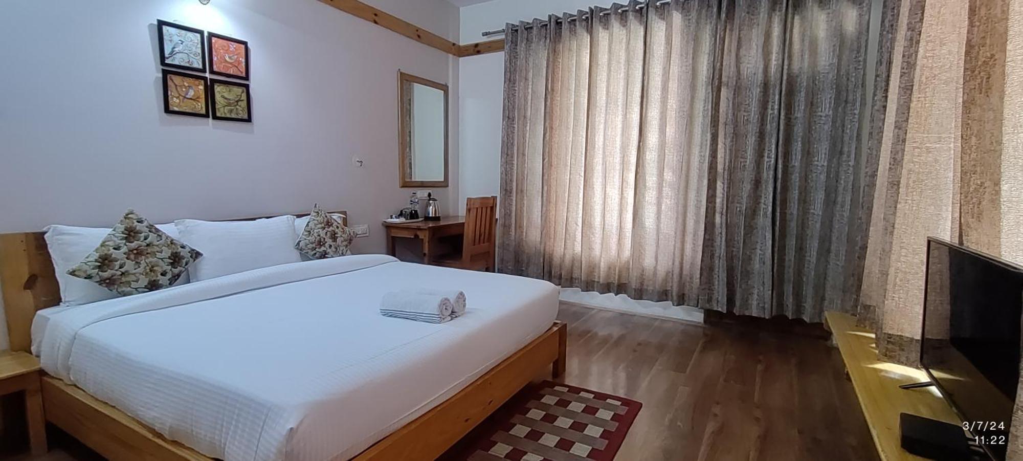 Tirthan Grand Riverside Banjār Exterior foto