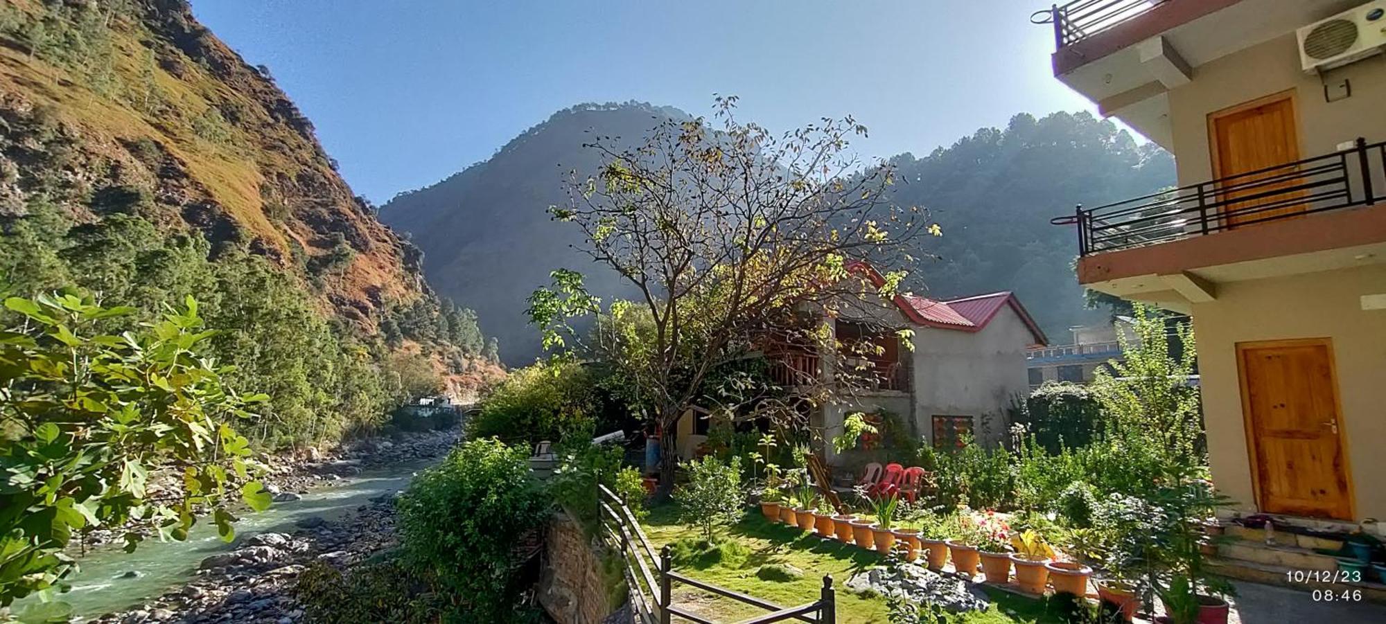 Tirthan Grand Riverside Banjār Exterior foto
